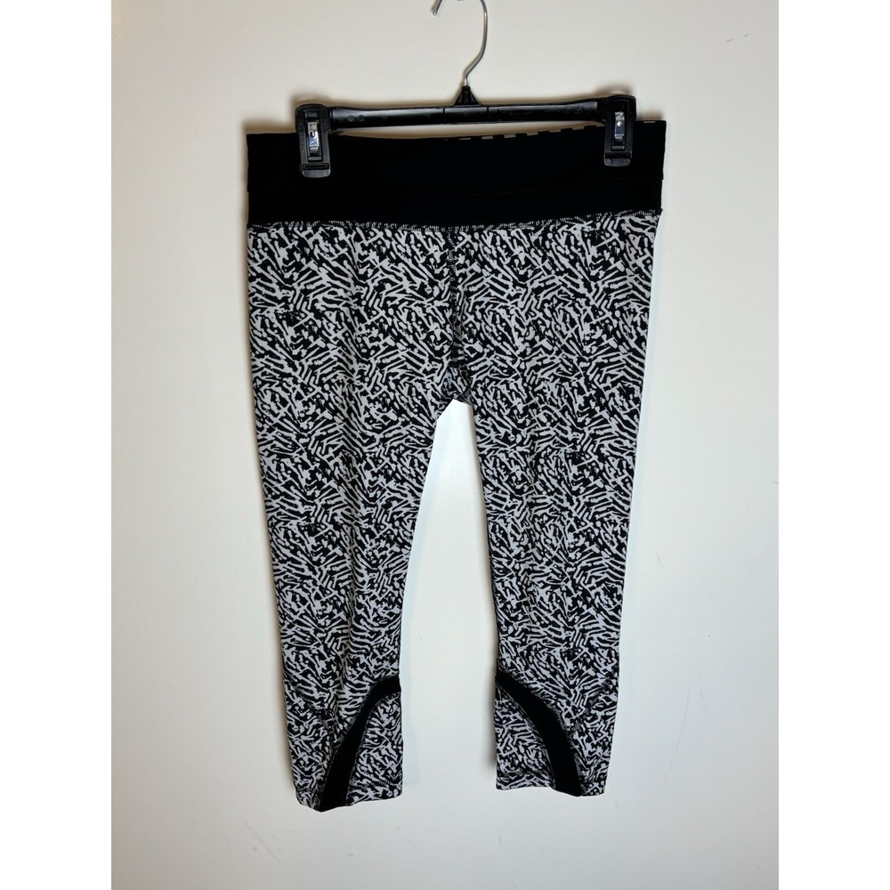 Lululemon Run Inspire Crop II Size‎ 8 Black White Mini Brushed Animal Leggings